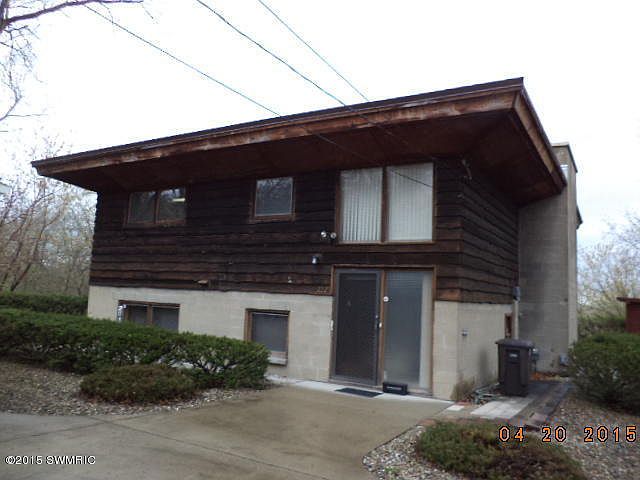 1st image of 222 W Belmont St