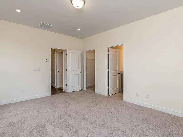 2923 W Trade St — Photo 20