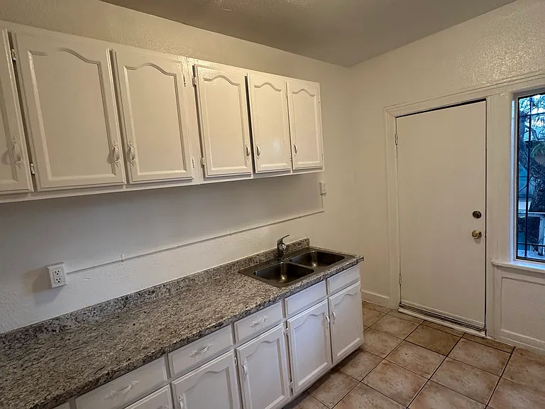 1675 W Martin Luther King Jr Blvd #5 — Photo 10