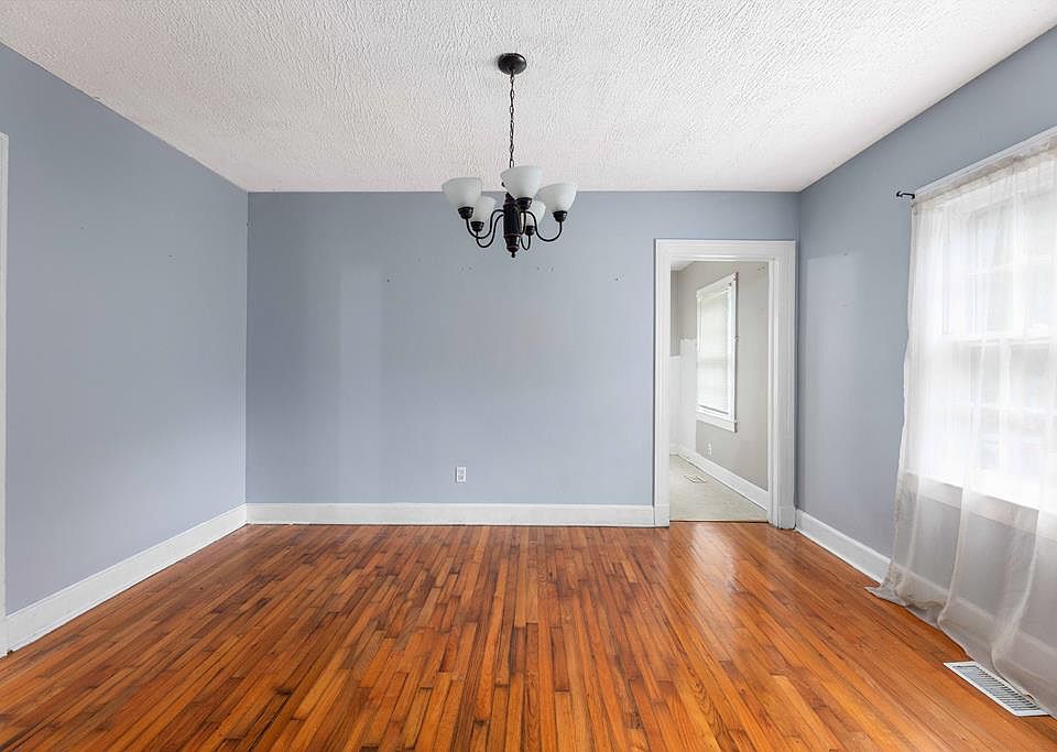 1st image of 3904 Calvin Dr
