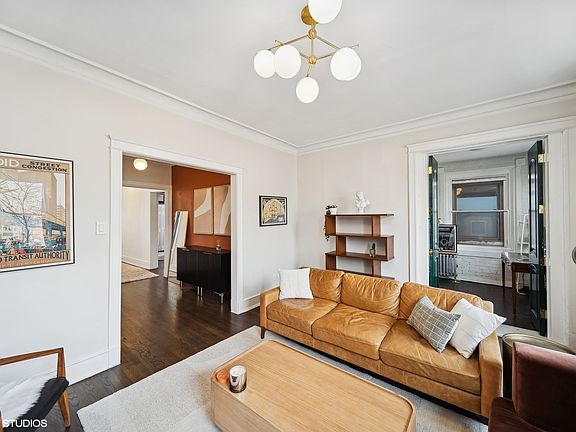 4th image of 1149 E Hyde Park Blvd #3C