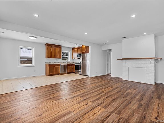 4th image of 917 Parkway Pl