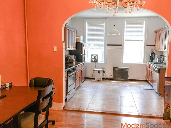 4th image of 4815 Vernon Blvd #1