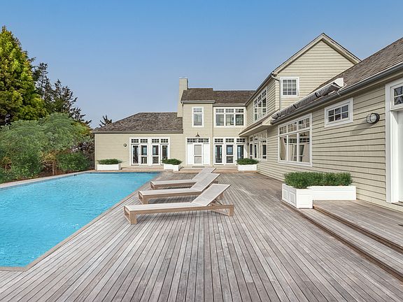 2nd image of 11 Noyac Bay Ave