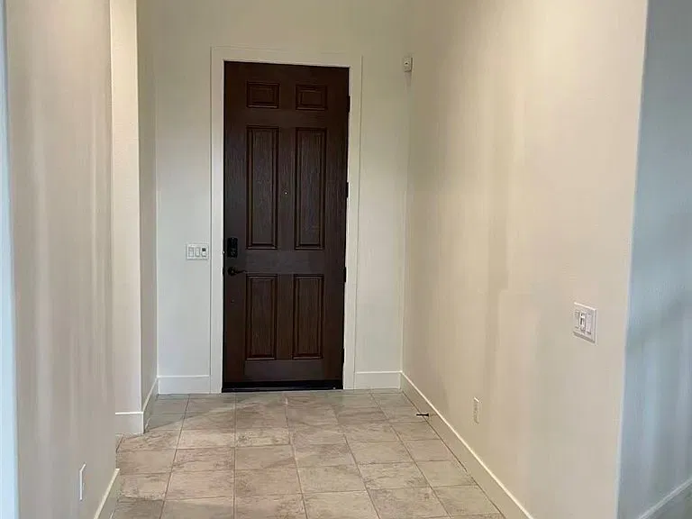 19042 Martino Ct — Photo 36