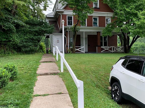 4th image of 165 Rosewood Dr #1R