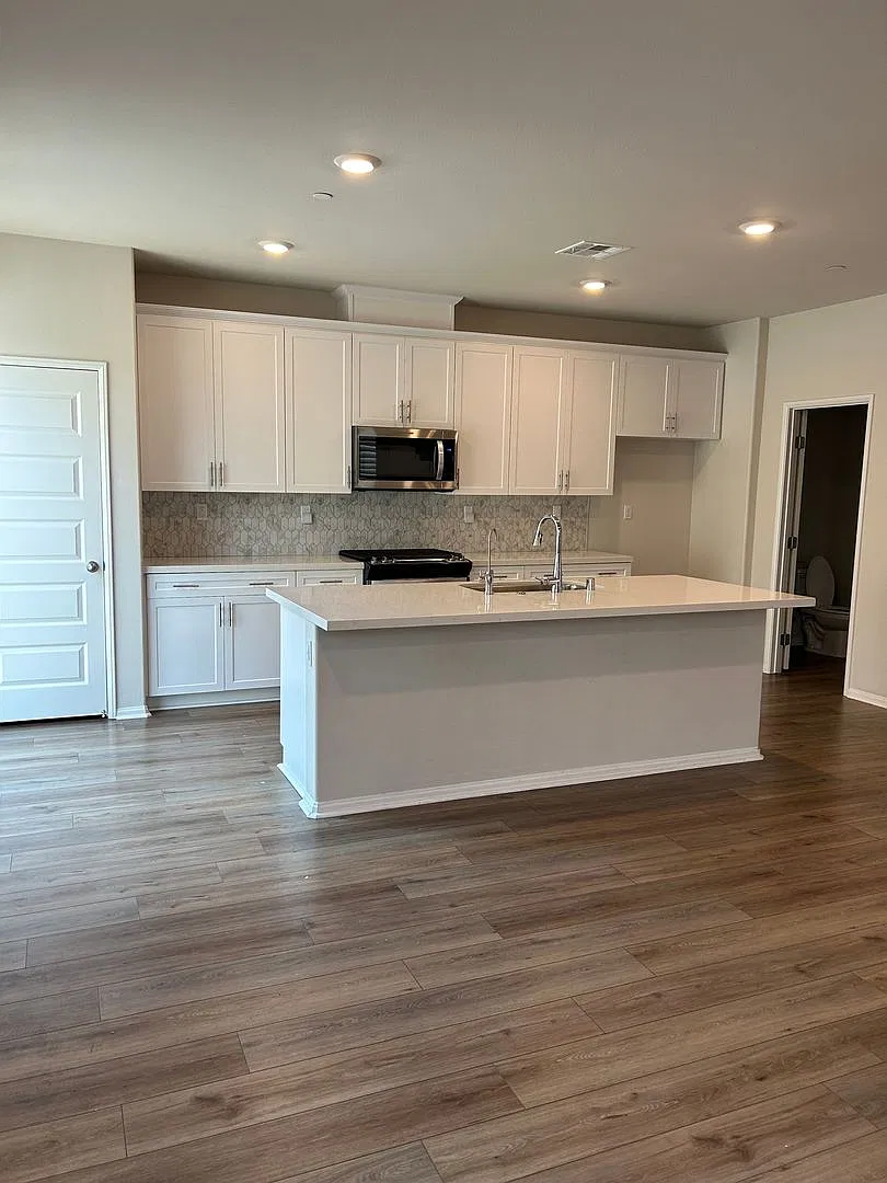 Newer townhome in Temecula, 4 Bedrooms, Highly upgraded - Executive living — Photo 4