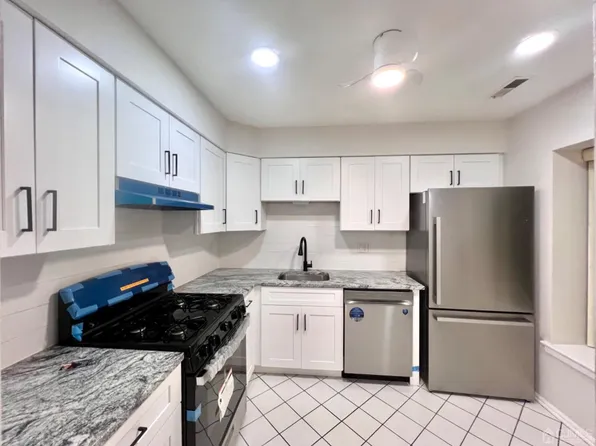 6 Topaz Ln, Hamilton, NJ 08690