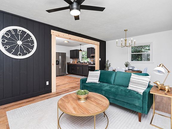 2nd image of 61 Whiteoak Cir