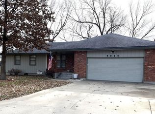 5825 SW 28th St, Topeka, KS 66614