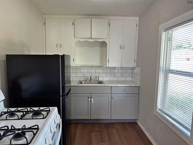 2409 Avenue D — Photo 4