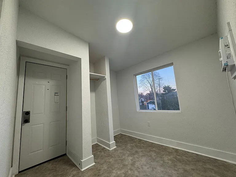 542 N Scott St — Photo 10