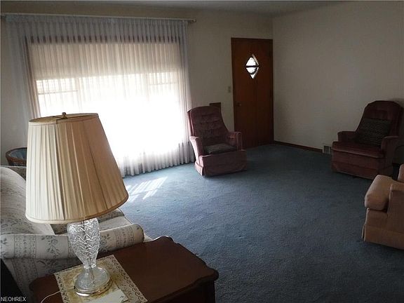 3rd image of 2418 Lincoln Ave