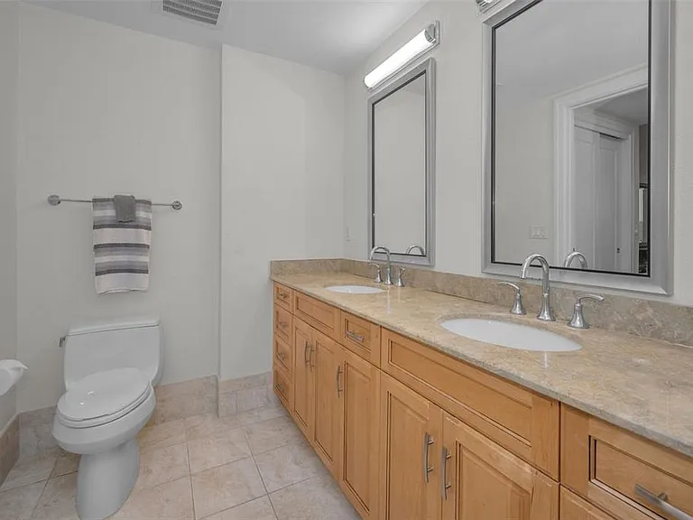 331 Cleveland St #310 — Photo 32