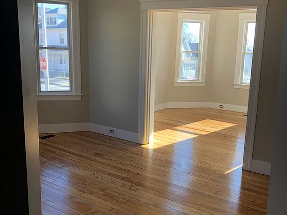 5th image of 7 Dartmouth St #1
