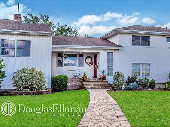 5th image of 121 E Shore Dr