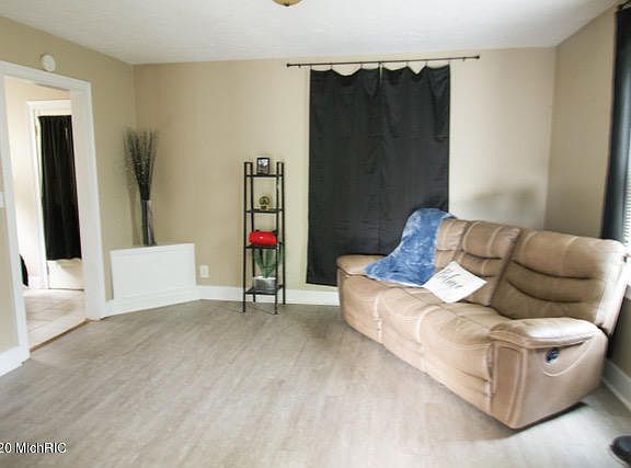 2nd image of 2317 Hillside Pl