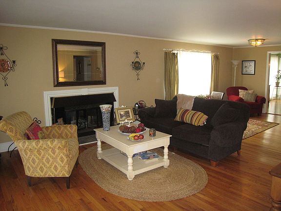 Living Room with fireplace