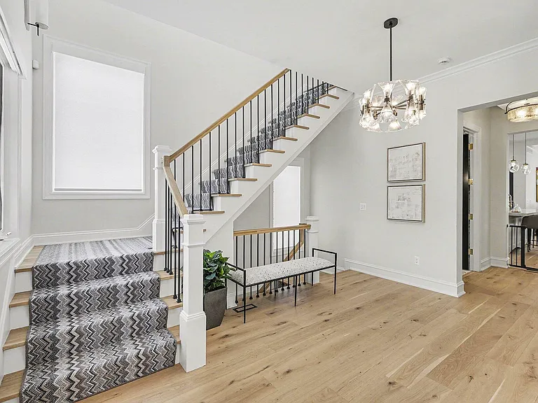 484 Park St — Photo 14