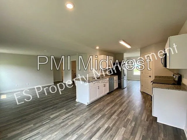 5 bed, 3.0 bath, 2217 sqft, $2,000 — Photo 4
