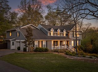 18 Whispering Pines Dr, Signal Mountain, TN 37377