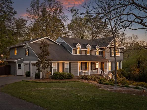 18 Whispering Pines Dr, Signal Mountain, TN 37377