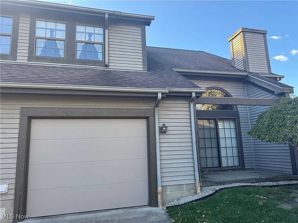 1st image of 3811 Northwoods Ct NE Unit 4