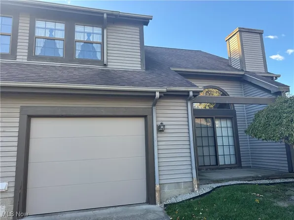 3811 Northwoods Ct NE Unit 4, Warren, OH 44483
