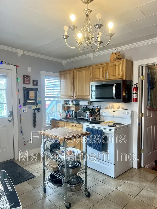 Building Photo - 65-67 Intervale Ave #4