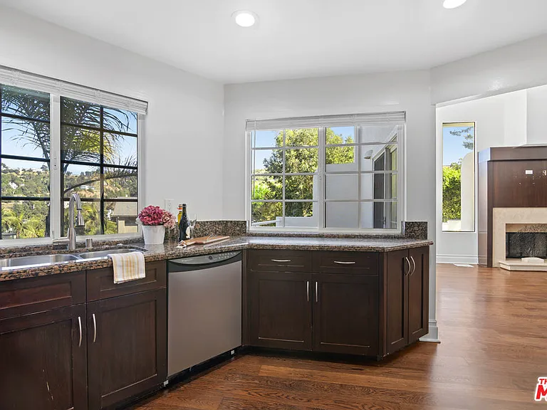 2461 Jupiter Dr — Photo 10