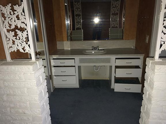 4th image of 2905 SE 5th St