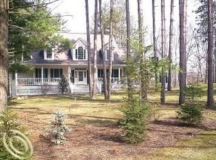 8641 Chambers Rd, Pinckney, MI 48169