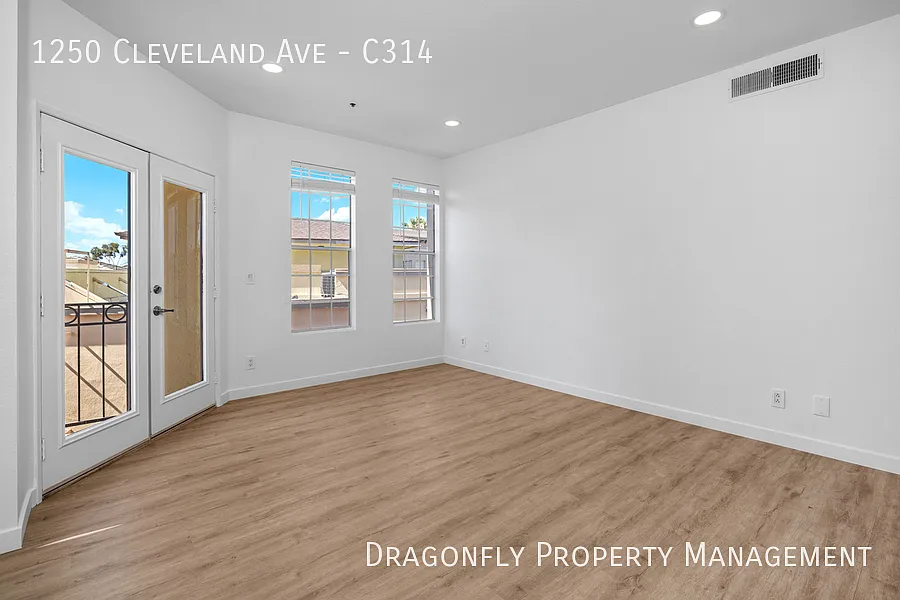 2 Bed 2 Bath In Hillcrest's Uptown District — Photo 4