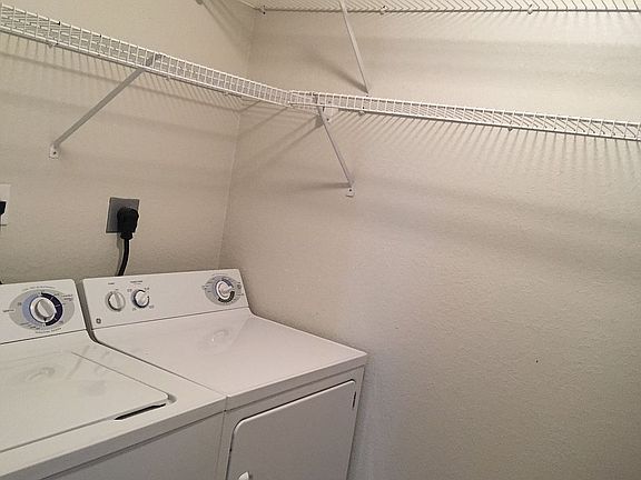  Wash/dryer room good storag