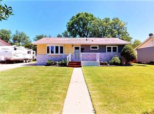 204 22nd St NW, Minot, ND 58703