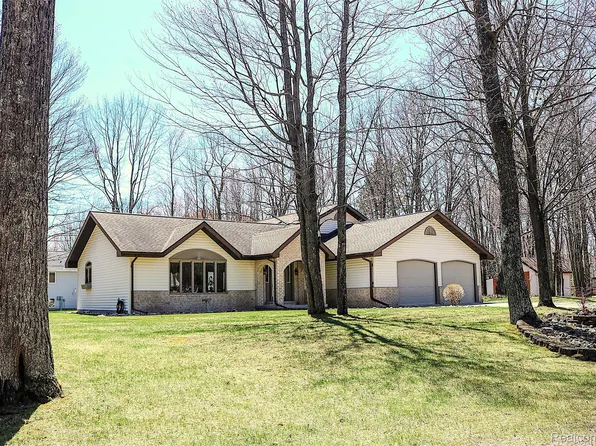 2821 3rd Ave W, Gladstone, MI 49837