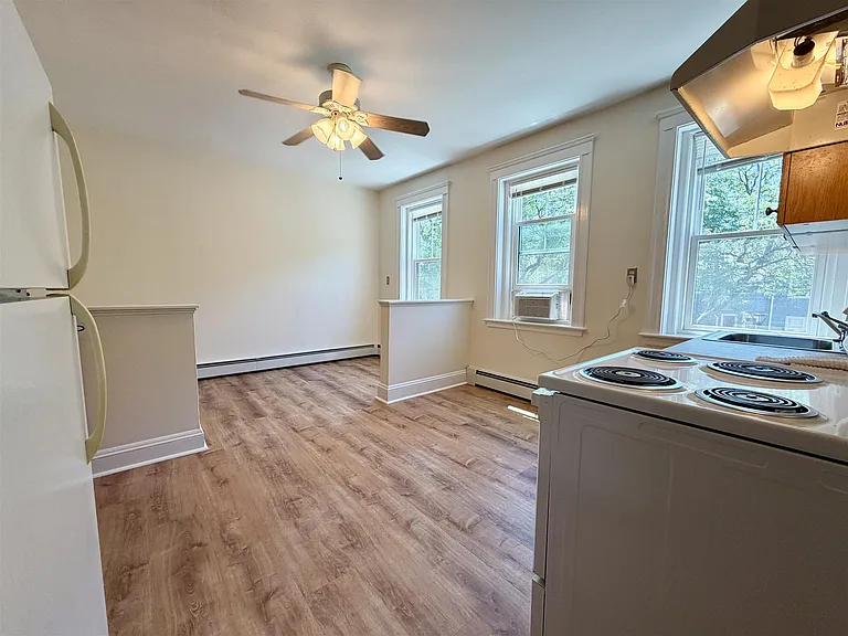 1010 Cambridge St — Photo 17