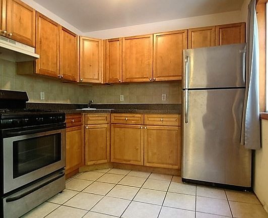 2nd image of 18 Macon St #2B