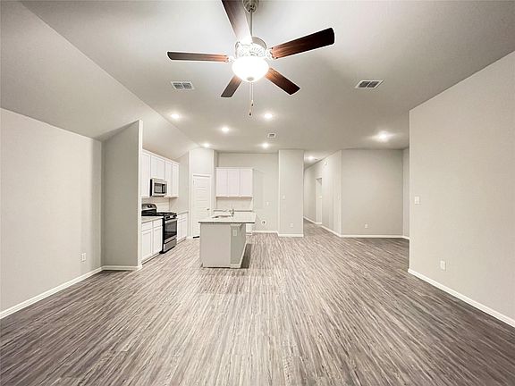 5th image of 6011 Priory Dr