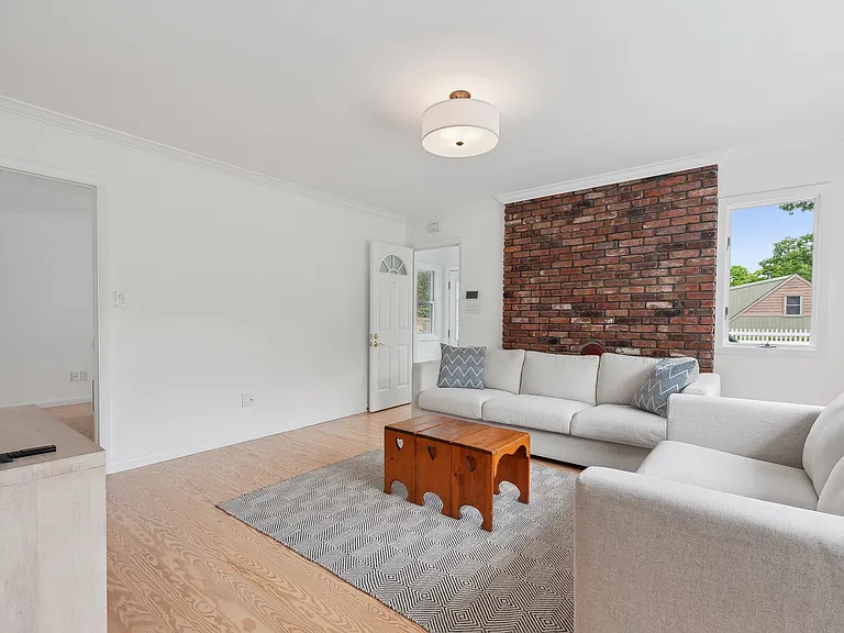 113 E Tiana Rd — Photo 3