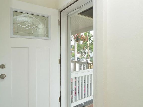2nd image of 255 Lynhaven Dr