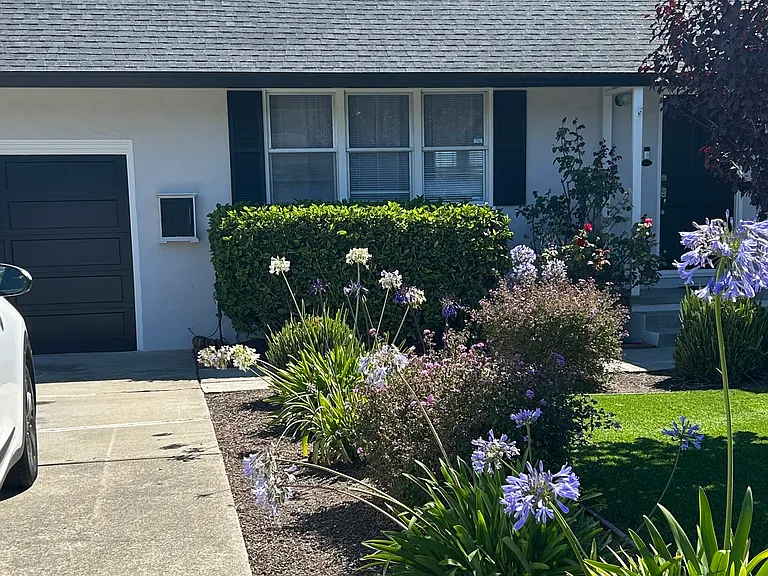 1101 Irwin St — Photo 1