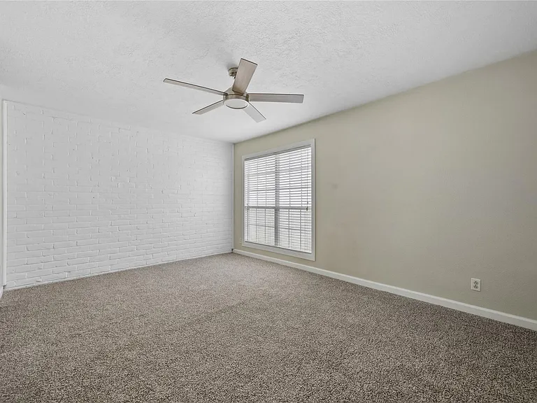 100 Edgewater Dr #32 — Photo 20