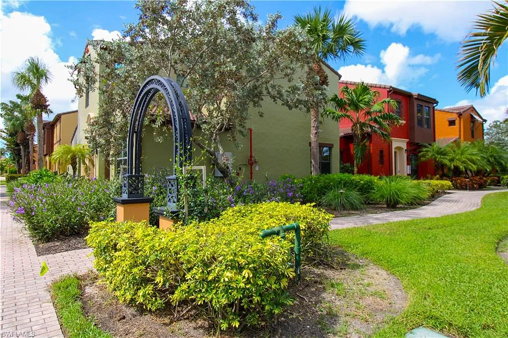 2 bed, 2.5 bath, 1531 sqft, $6,200 — Photo 2