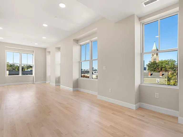 124 Warren St #401 — Photo 2