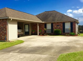 972 Meadow Glen Ave, Zachary, LA 70791