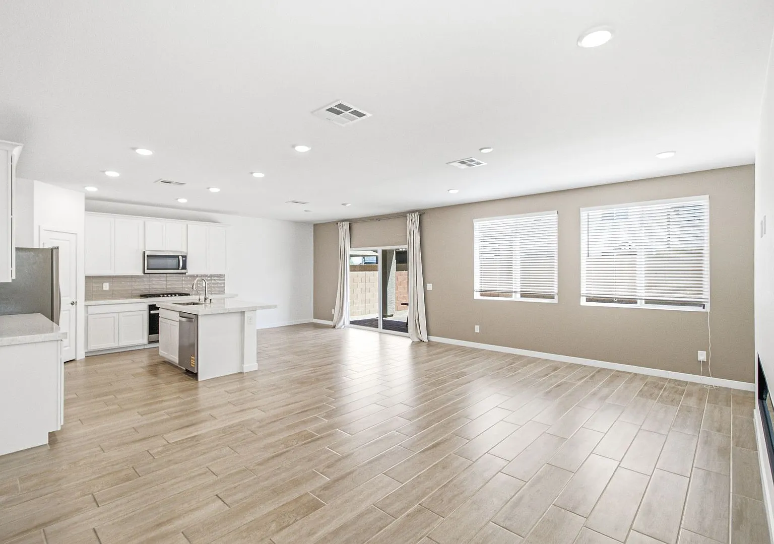 Spacious Southwest Las Vegas Home with Large Loft & Expansive Backyard — Photo 4