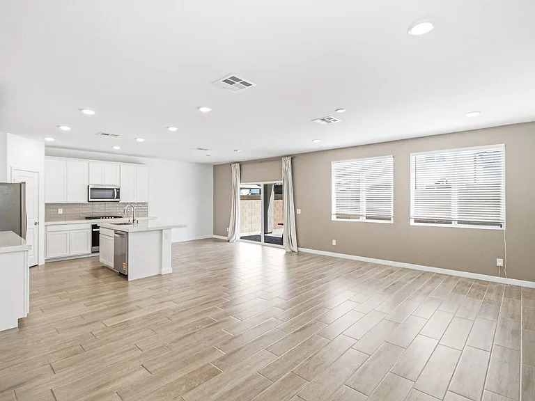 9915 Ruby Dome Ave — Photo 4