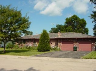 2309 Crescent Dr, Gothenburg, NE 69138