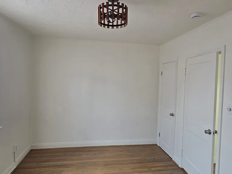 335 N Grantley St — Photo 17